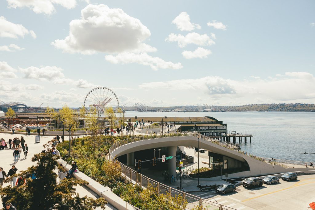 A view of Elliott Bay and the Great Seattle Wheel from Overlook Walk