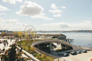 A view of Elliott Bay and the Great Seattle Wheel from Overlook Walk